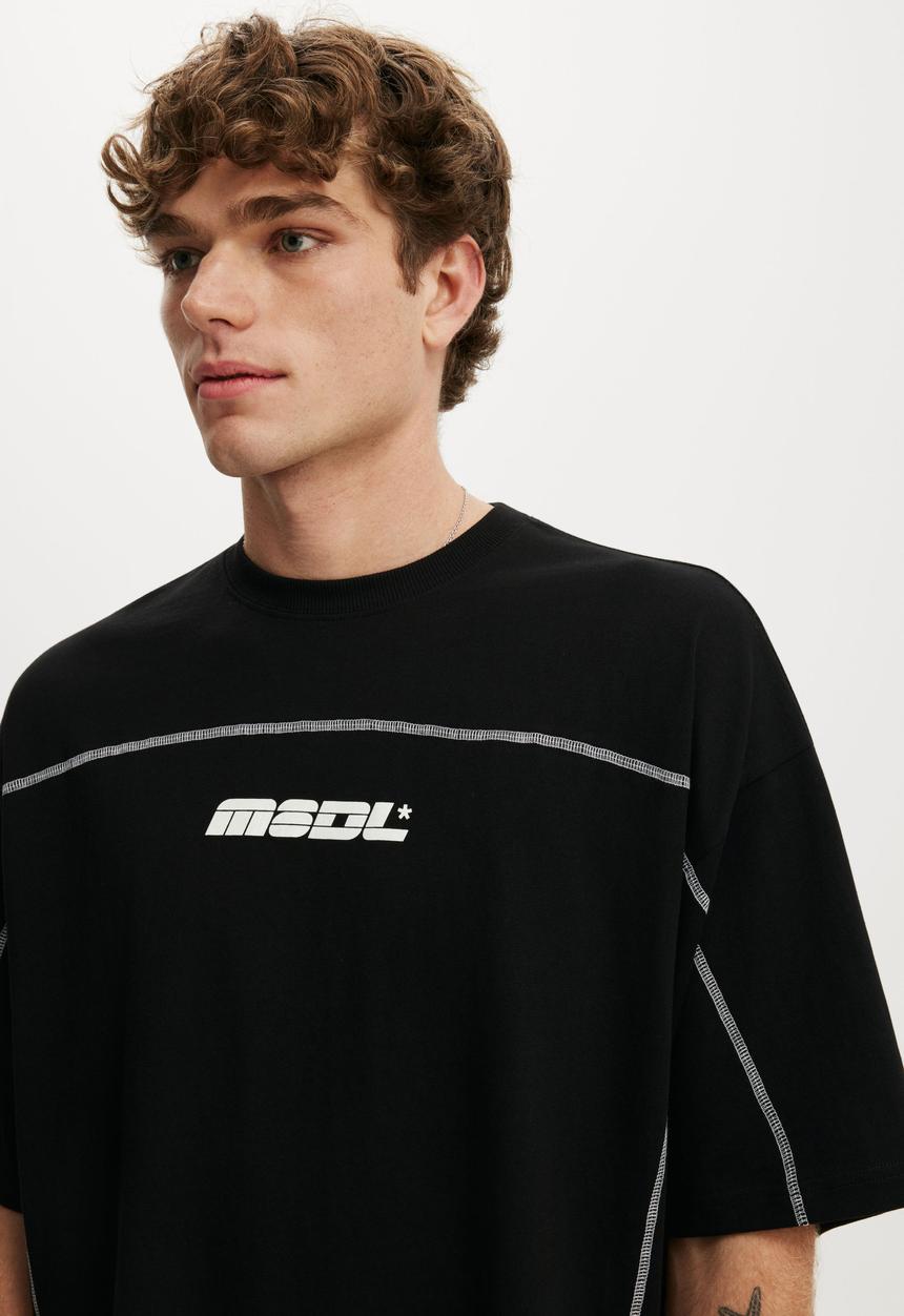 Cotton On - Cropped Fit Graphic T-shirt - Washed Black/Service