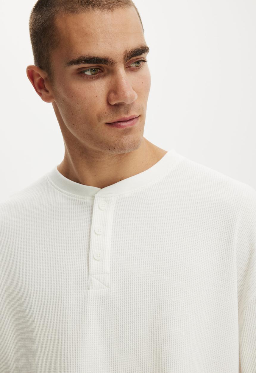Cotton On - Relaxed Fit Textured Henley Long Sleeve - Vintage White Waffle