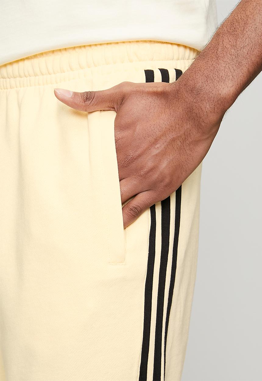 adidas Originals - 3-Stripe RT Short - Cream Warm Vanilla /Black