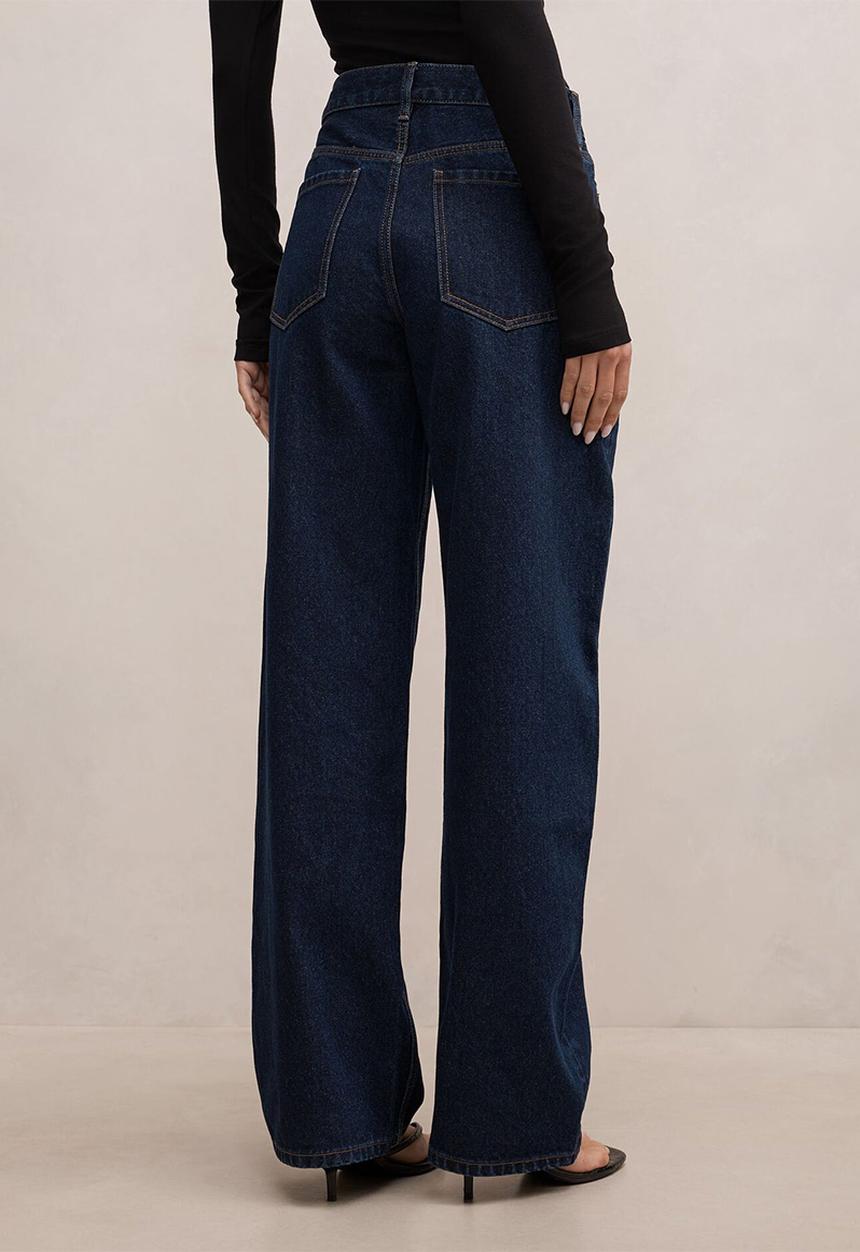 Forever New - Emma mid-rise barrel jeans in dark wash
