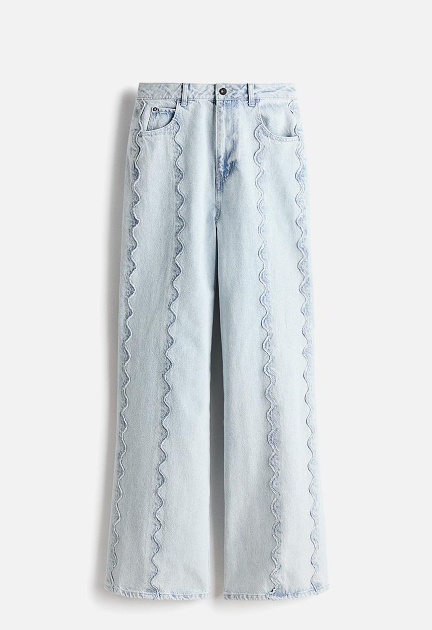 H&M - Flared regular waist jeans - light denim blue