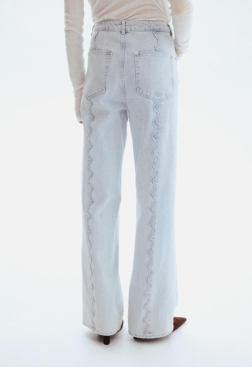 H&M - Flared regular waist jeans - light denim blue