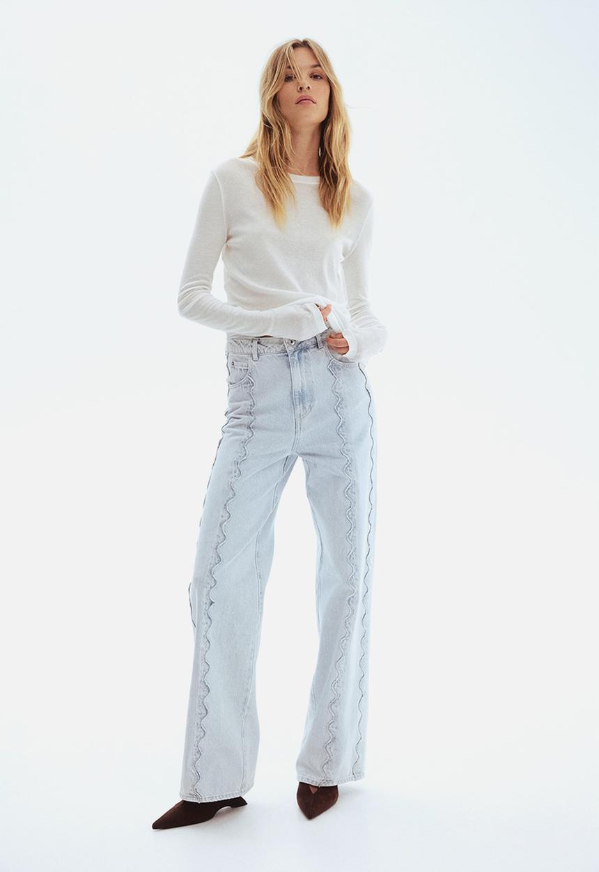 H&M - Flared regular waist jeans - light denim blue