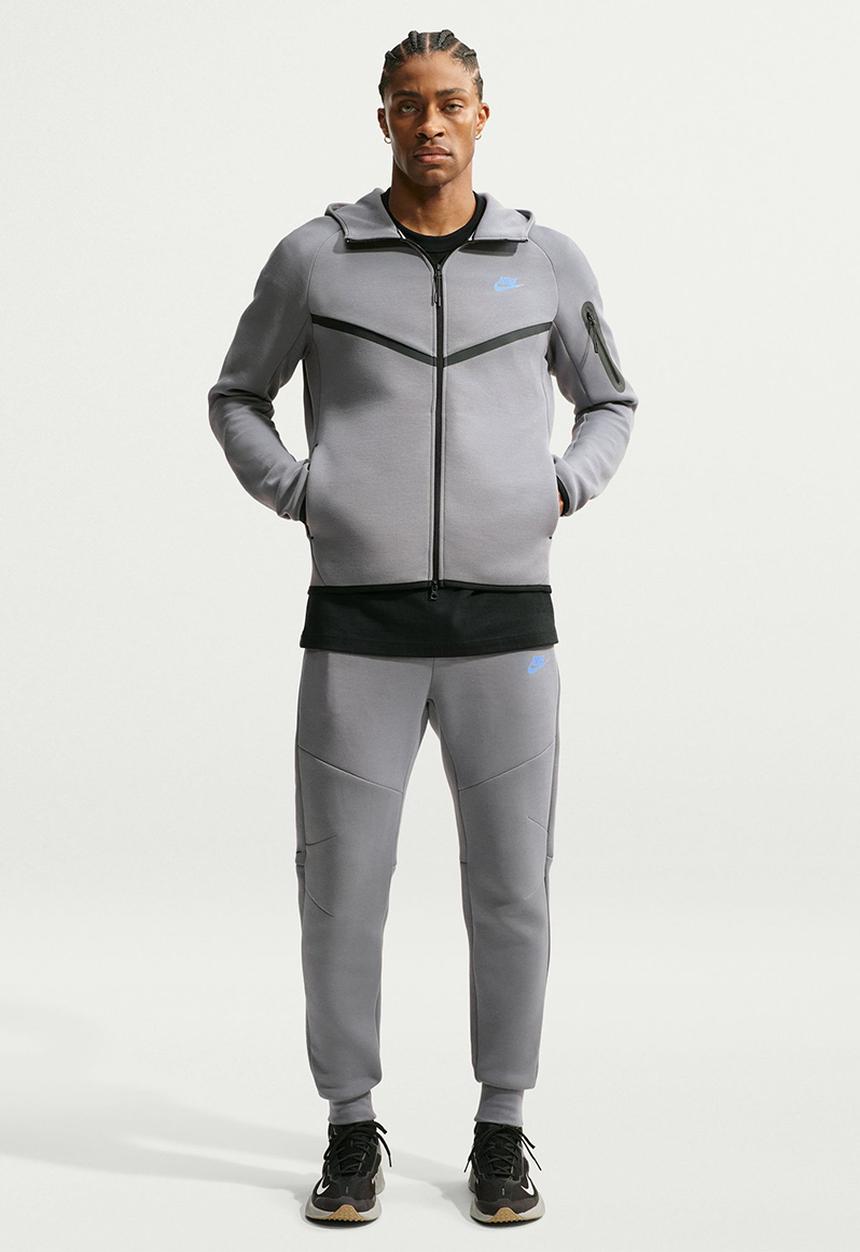 Nike - Tech  Fleece Joggers in the Smoke Grey/Football Blue