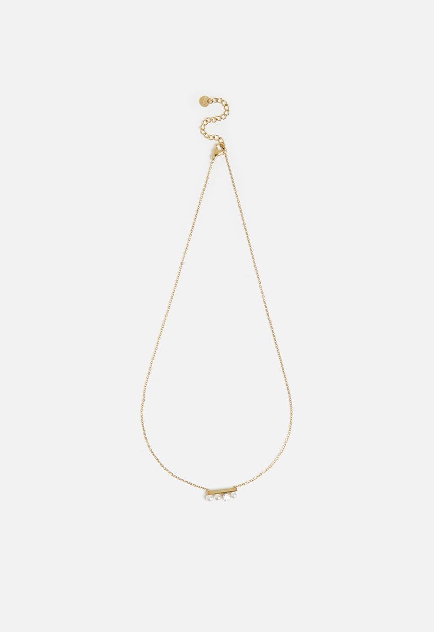 Zoe on Trend - Elegant Pearl Necklace - Gold