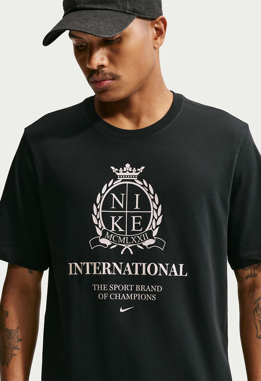 Nike - NSW  Club Connect Graphic T-Shirt - Black/White