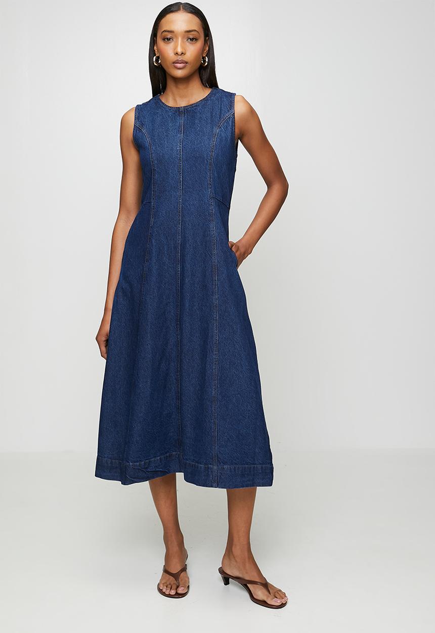 Izabel London - Crew Neck A-Line Denim Dress With Side Entry Pockets - Dark Denim
