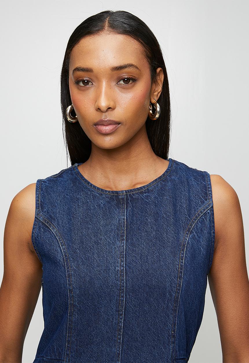 Izabel London - Crew Neck A-Line Denim Dress With Side Entry Pockets - Dark Denim