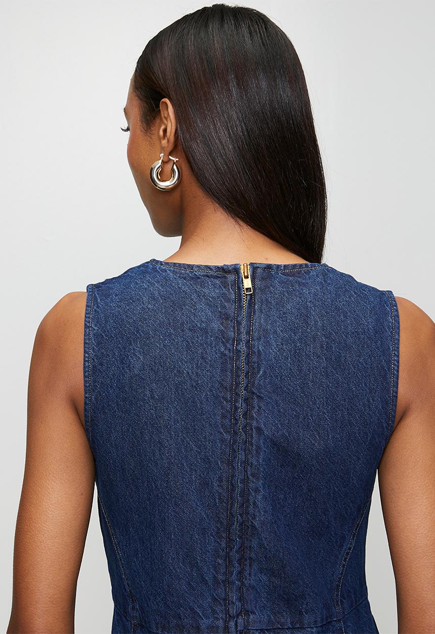 Izabel London - Crew Neck A-Line Denim Dress With Side Entry Pockets - Dark Denim
