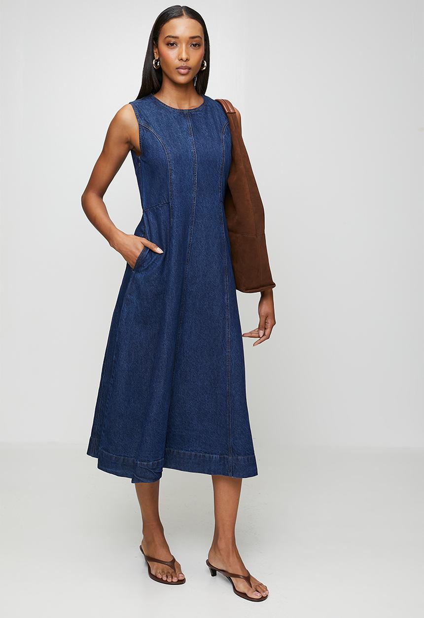 Izabel London - Crew Neck A-Line Denim Dress With Side Entry Pockets - Dark Denim