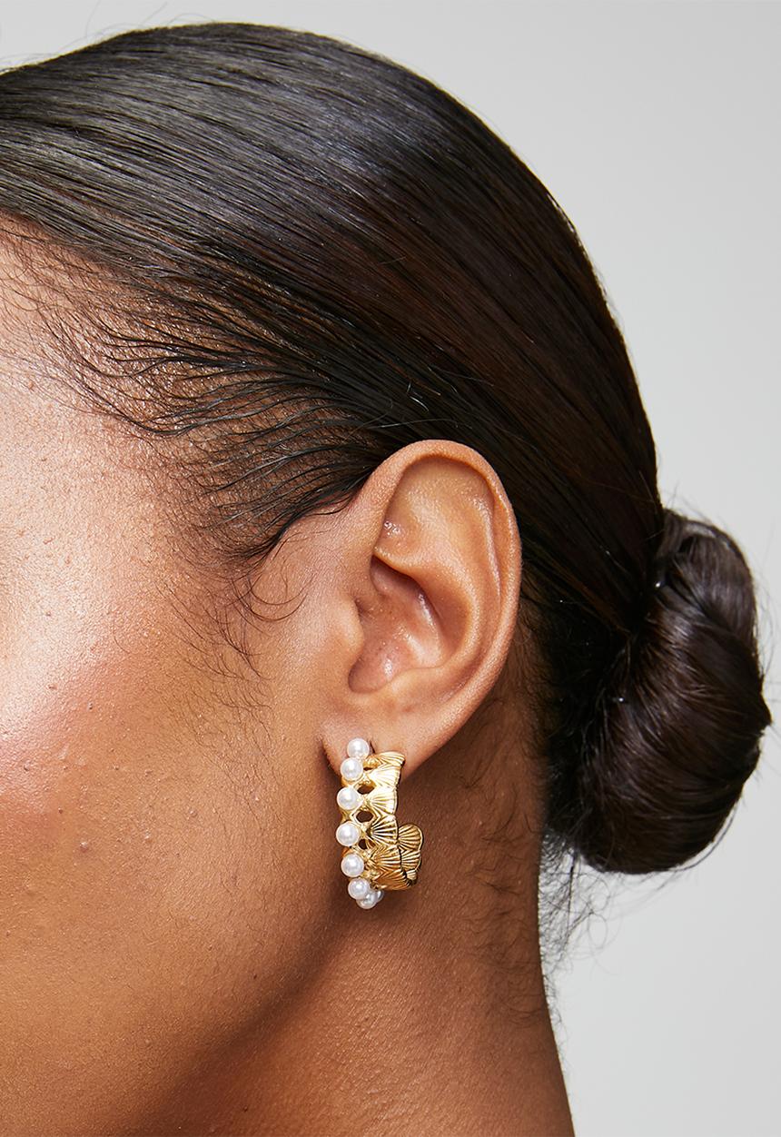 Zoe on Trend - Stylish Pearl Accent Earrings - Gold