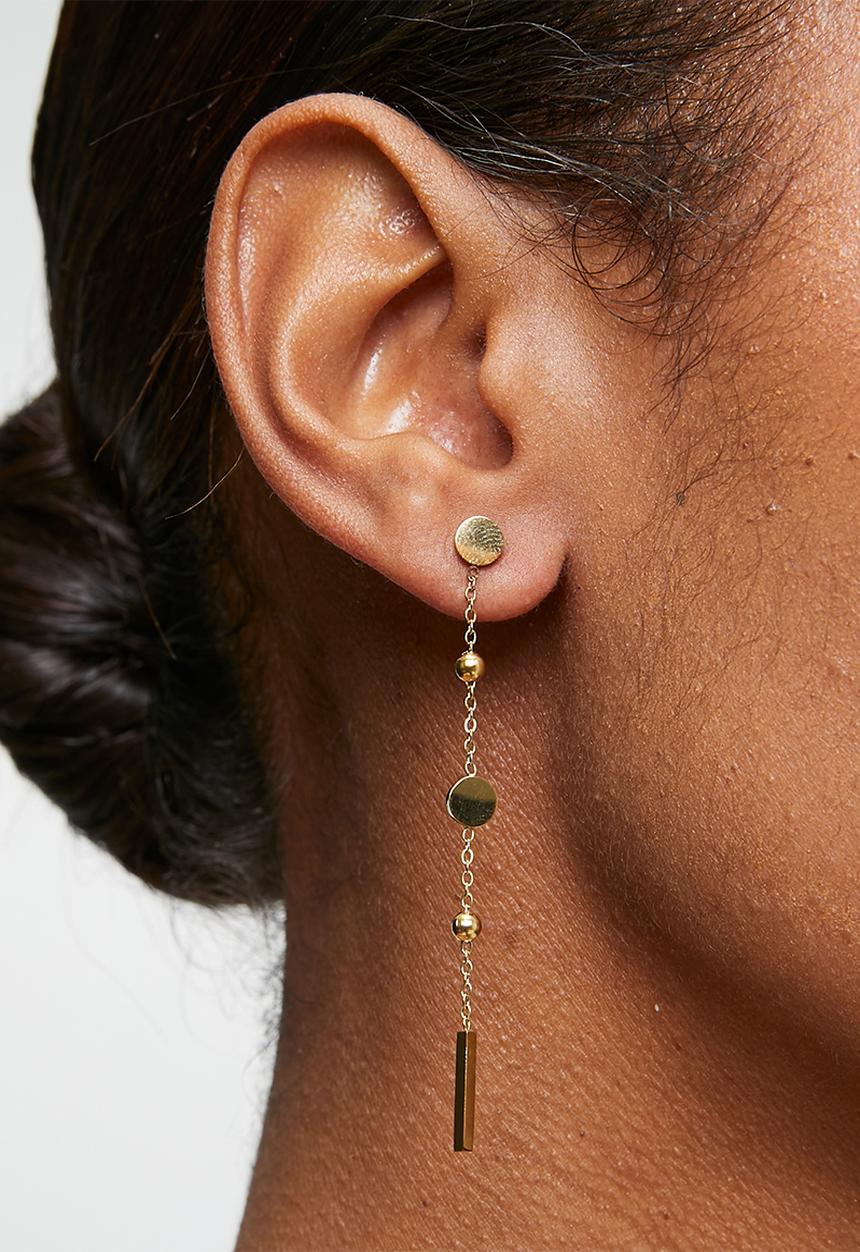 Zoe on Trend - Elegant Ball And Chain Drop-Earrings - Gold