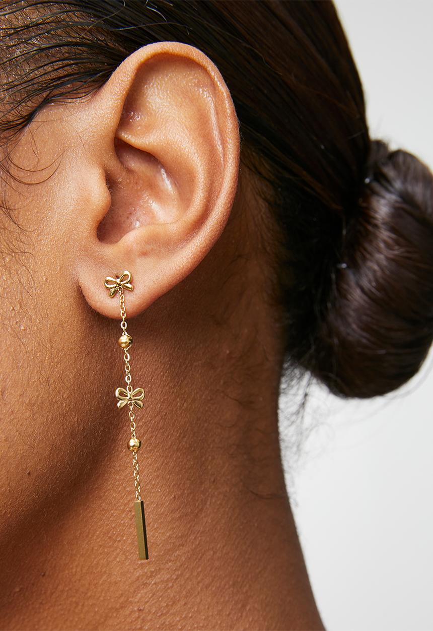 Zoe on Trend - Pretty Ball And Butterfly Drop-Earrings - Gold