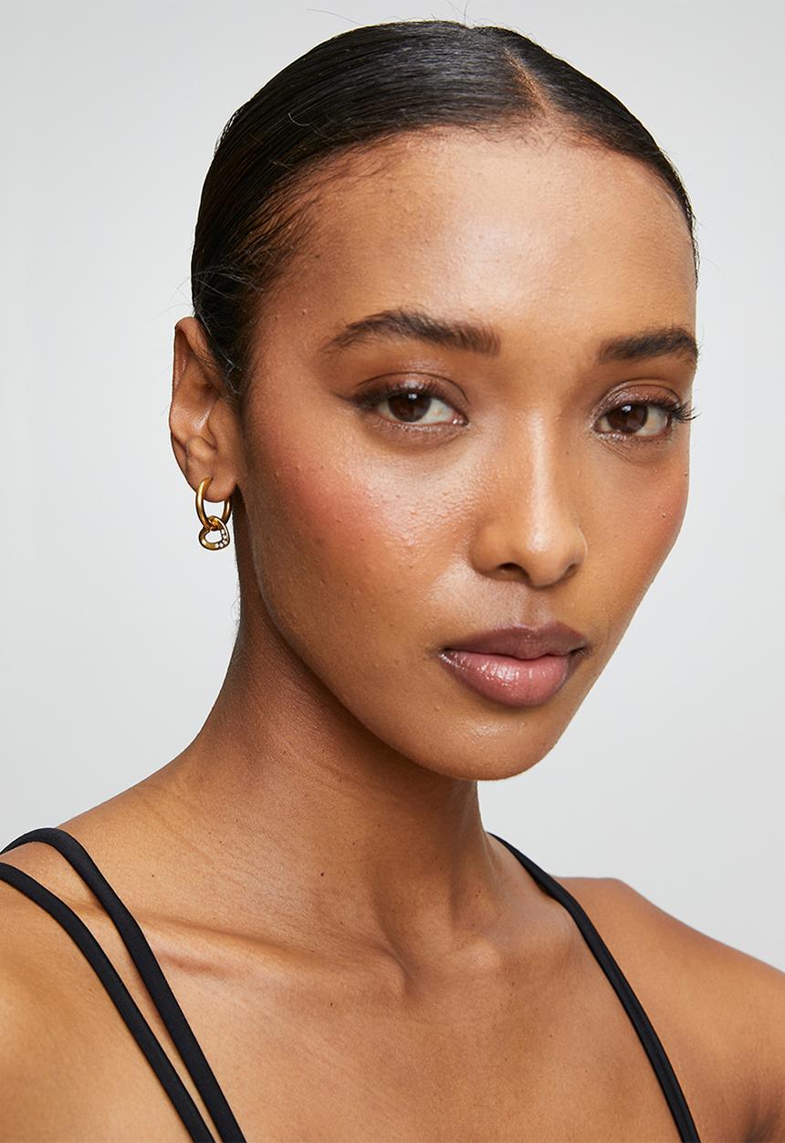Zoe on Trend - Heart-Dangle Hoop Earrings - Gold