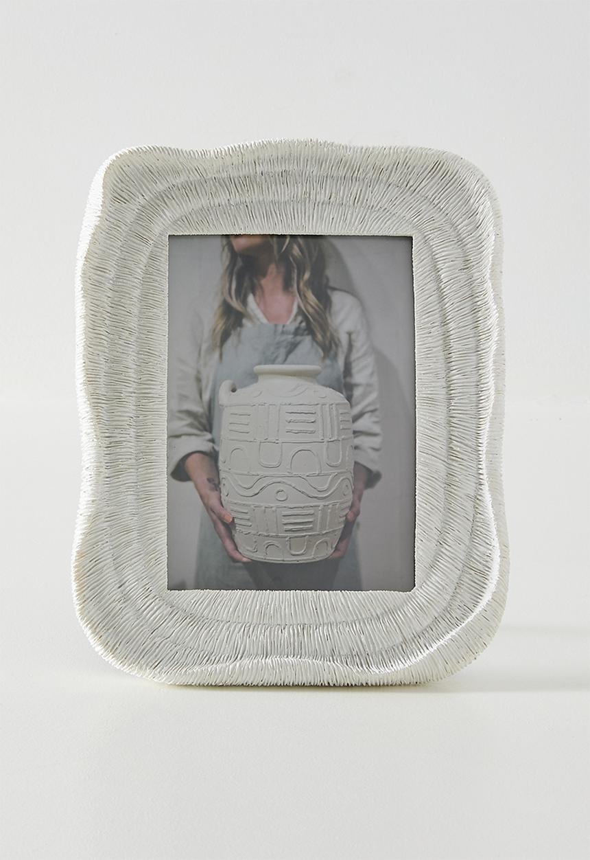 Sixth Floor - Textured resin Photo Frame White 13x18cm