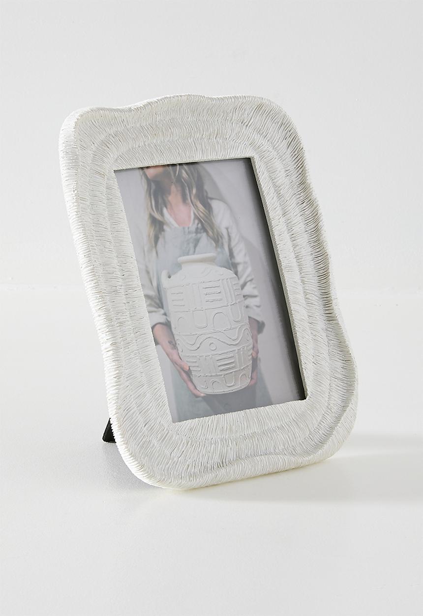 Sixth Floor - Textured resin Photo Frame White 13x18cm