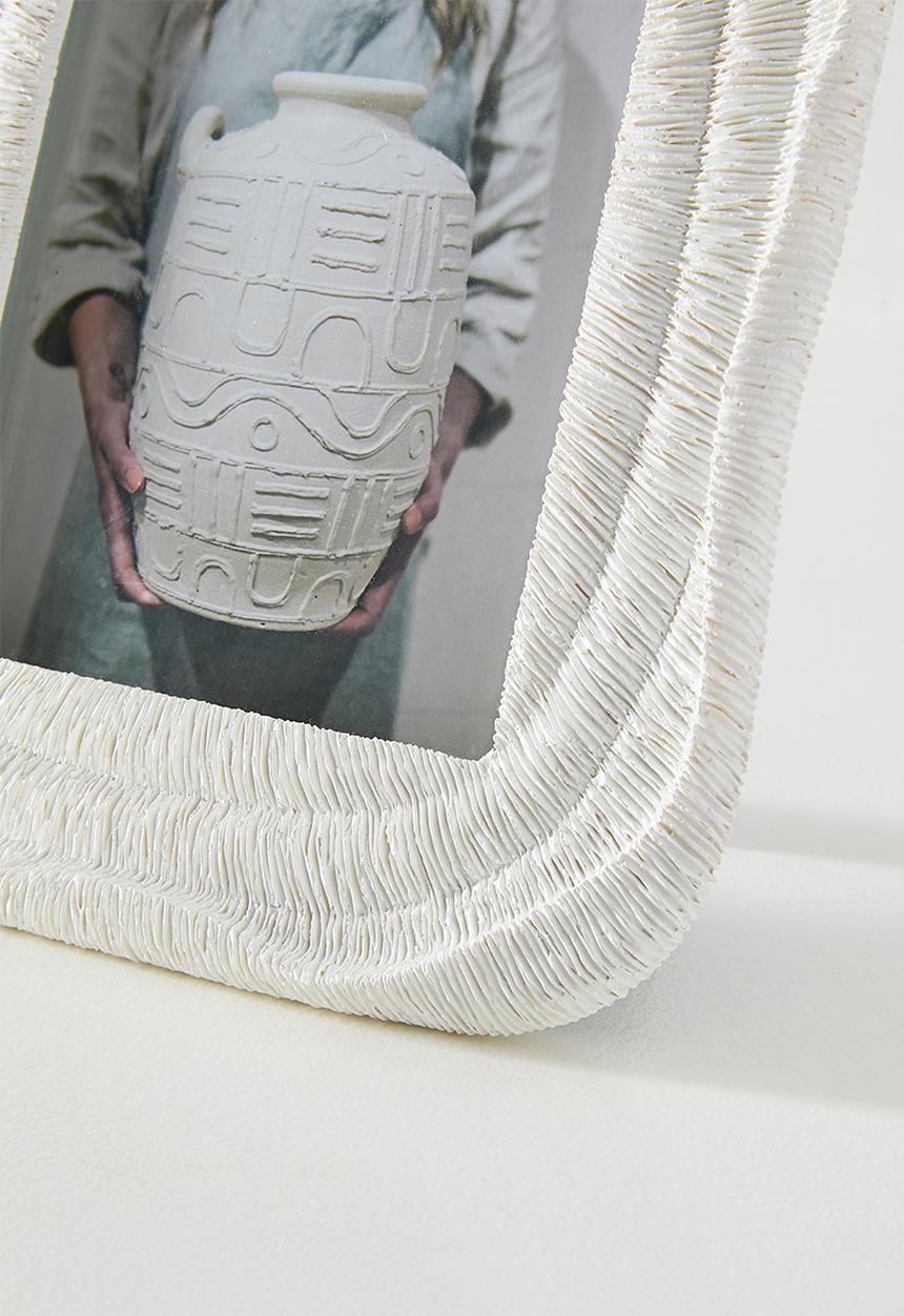 Sixth Floor - Textured resin Photo Frame White 13x18cm