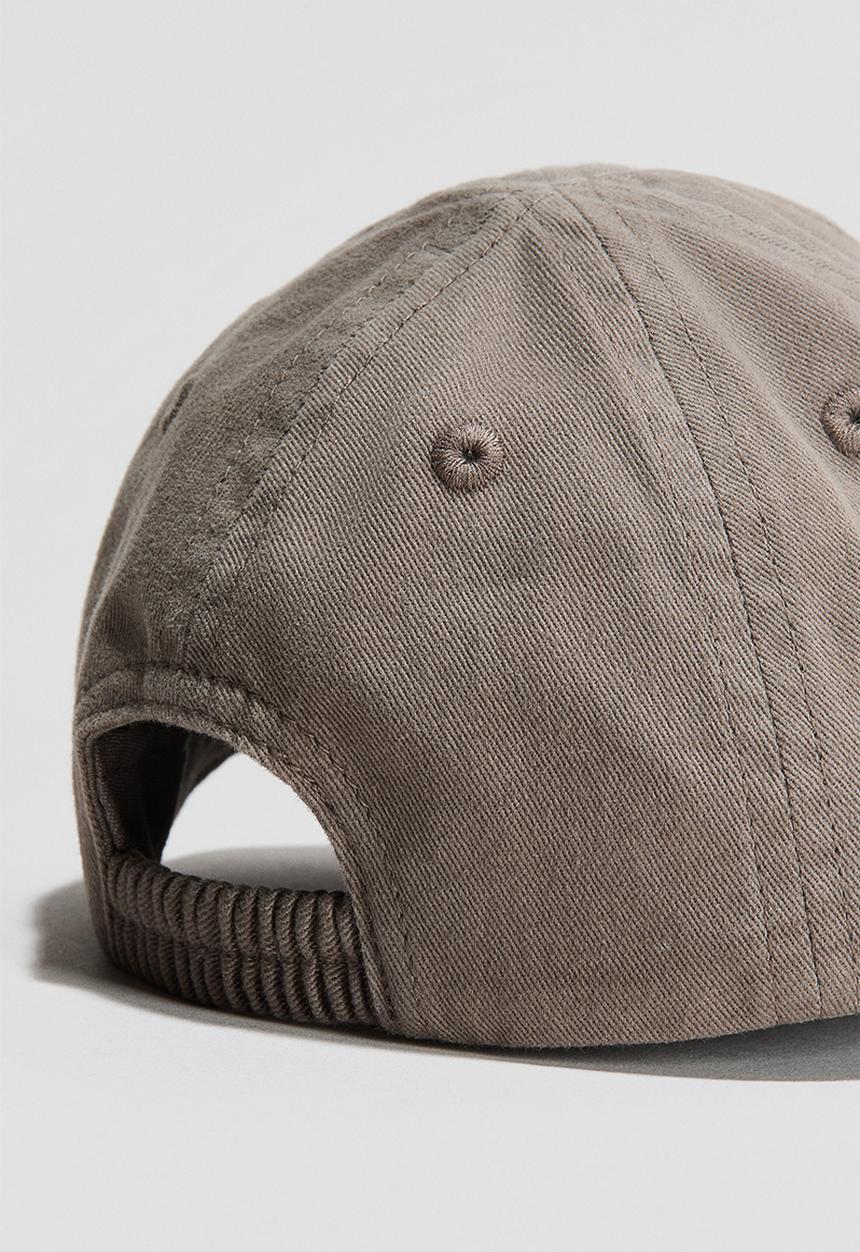 H&M - Cotton cap - mole/dinosaurs