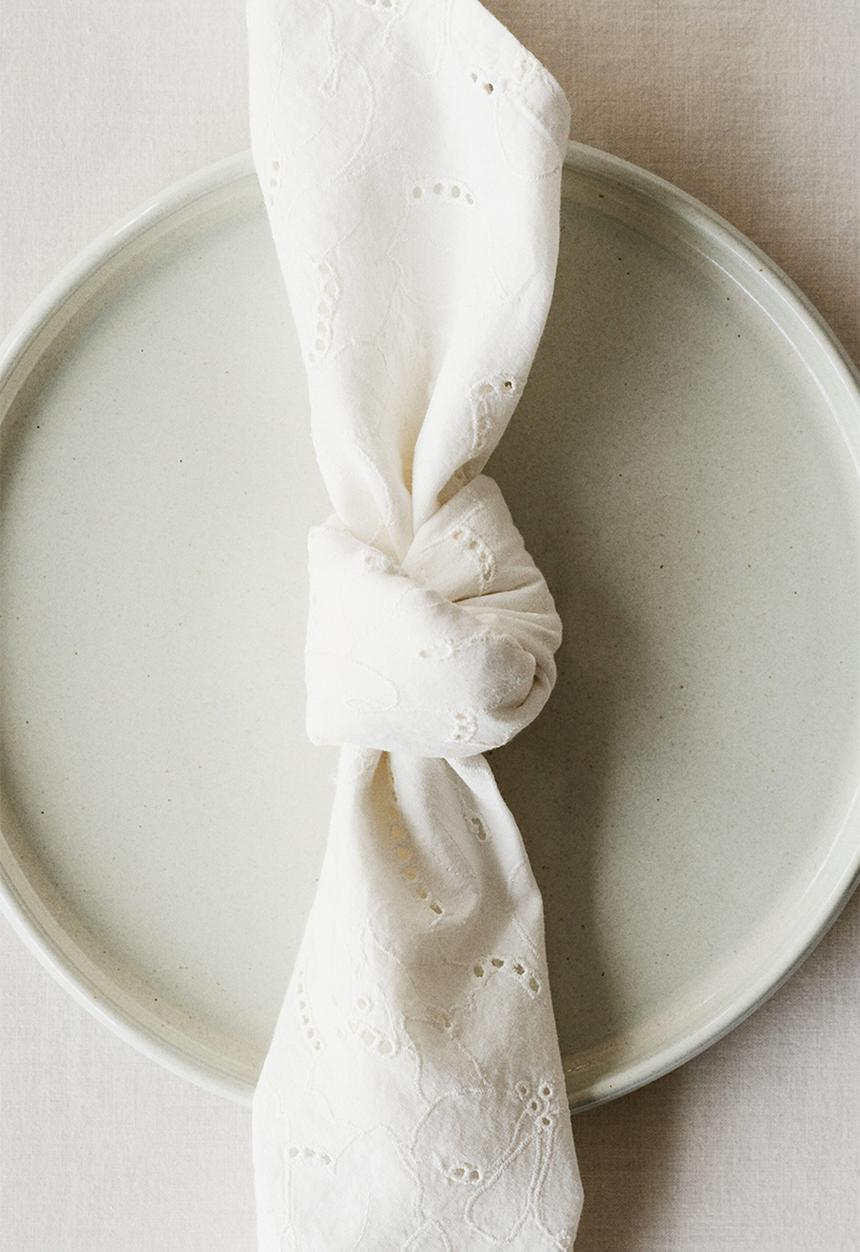 H&M - 2 Pack broderie anglaise napkins - white