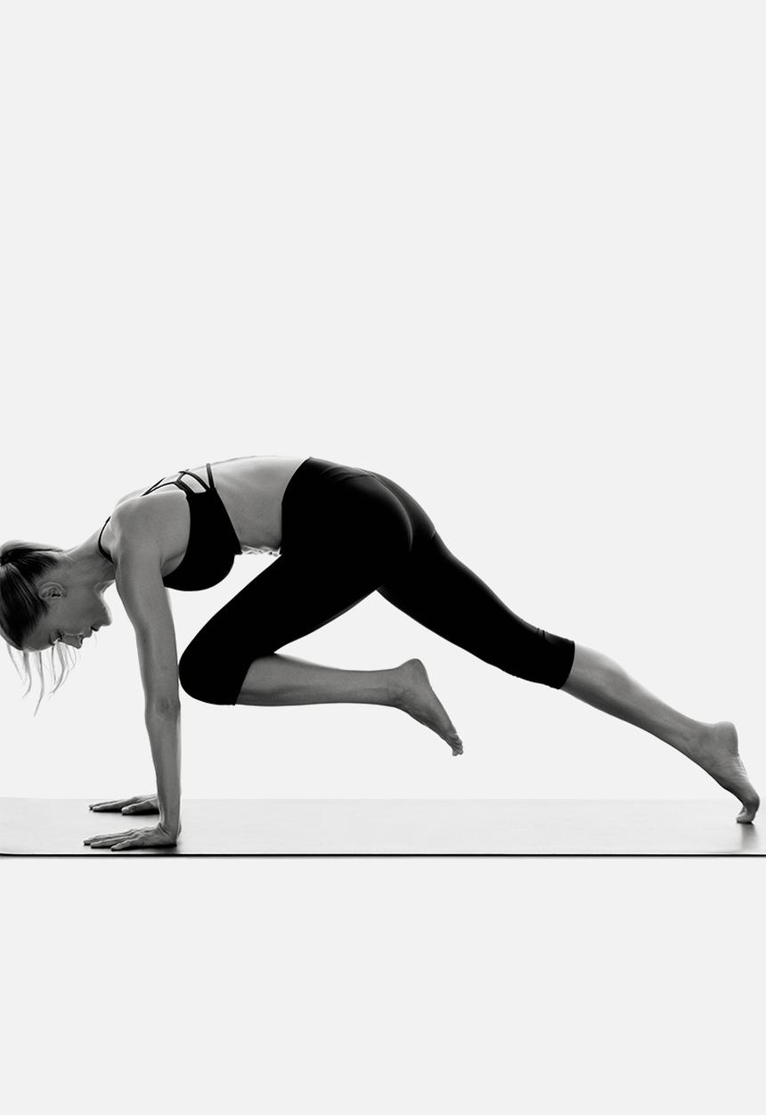 H&M - Capri leggings with sculptmove - black