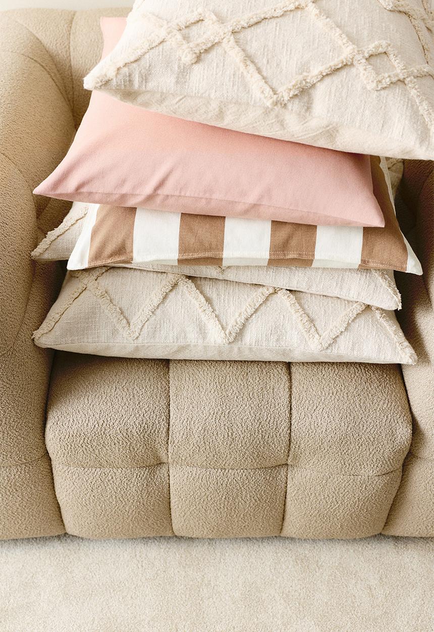 H&M - Tufted cotton cushion cover - light beige