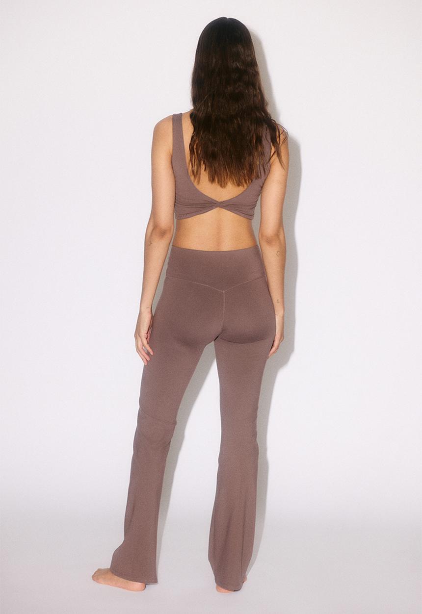H&M - Flared yoga leggings with softmove™ - light truffle