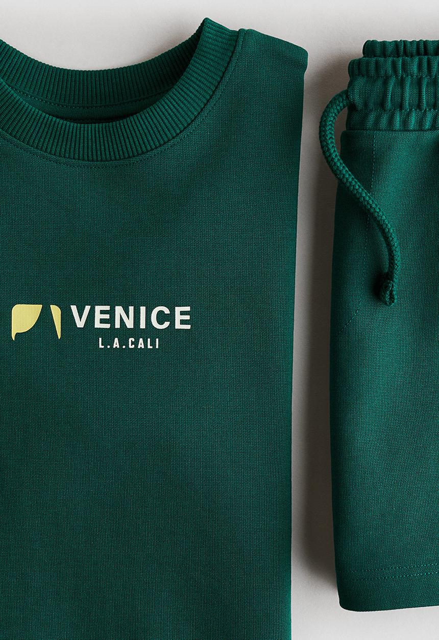H&M - 2-piece t-shirt and sweatshorts set - dark green/venice