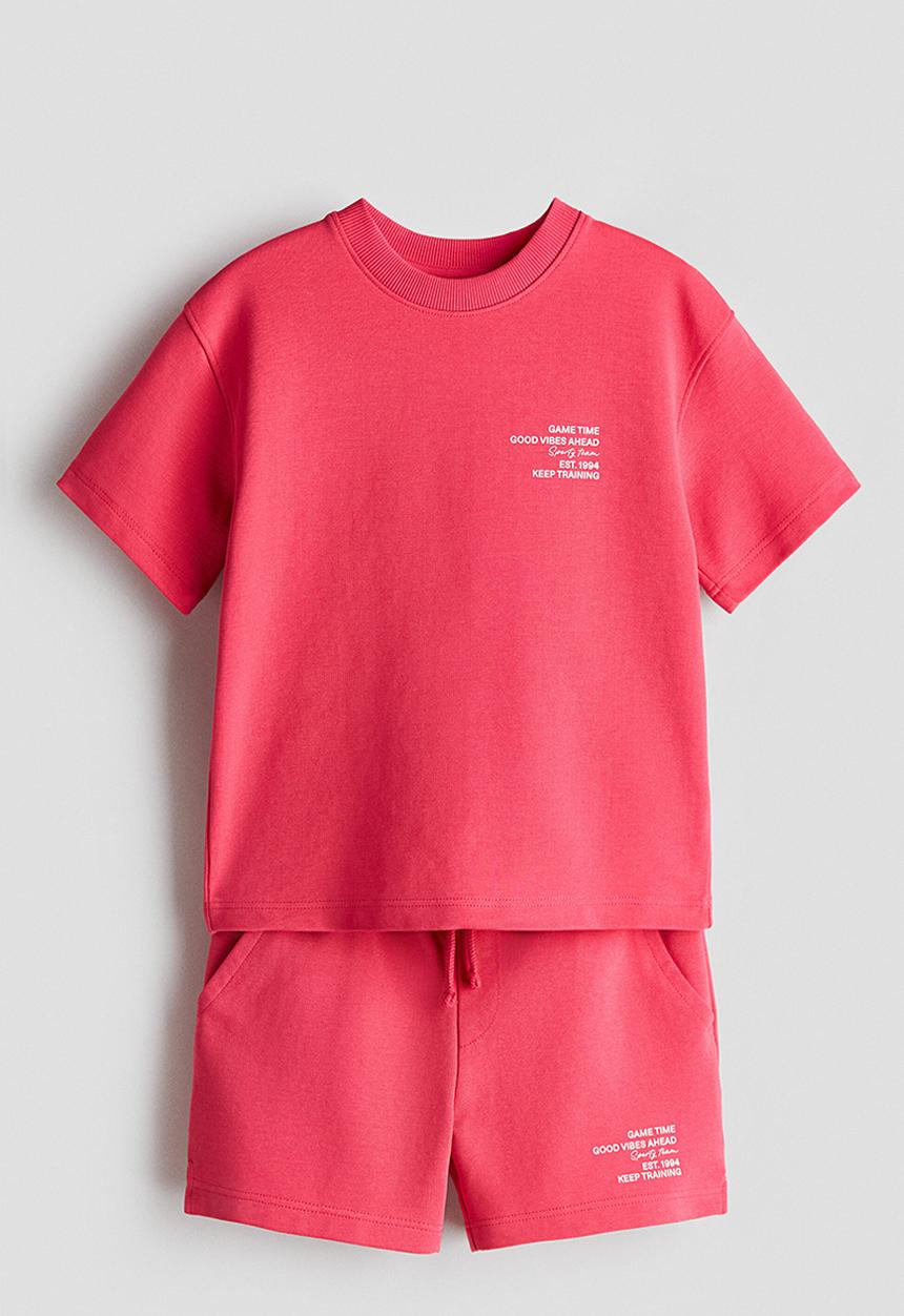 H&M - 2-piece t-shirt and sweatshorts set - red/game time