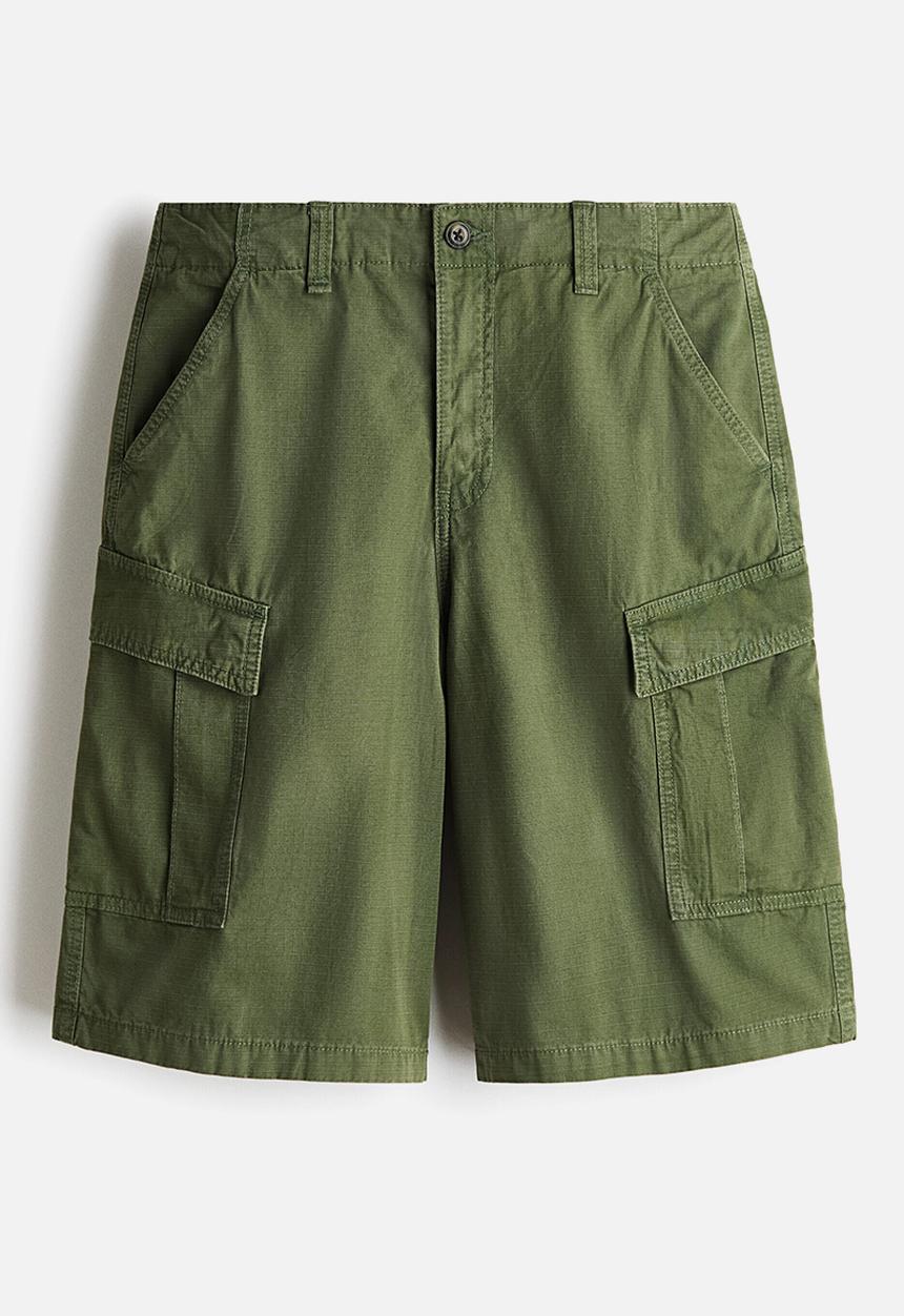 H&M - Loose fit cotton cargo shorts - khaki green