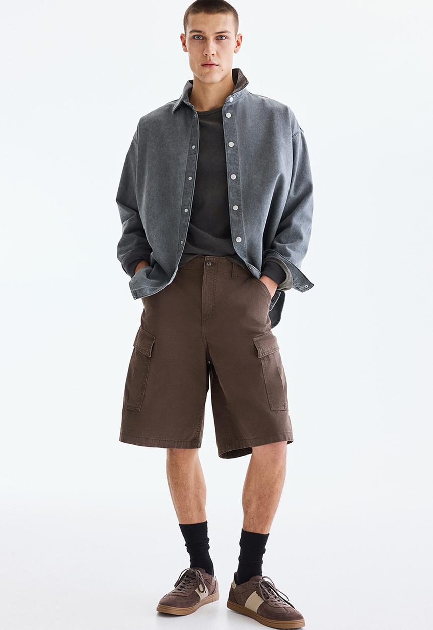 H&M - Loose fit cotton cargo shorts - brown