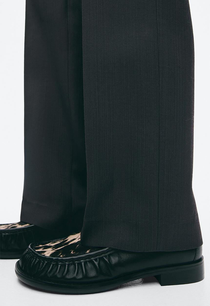 H&M - H&M Atelier: Leather loafers - black/cowhide print