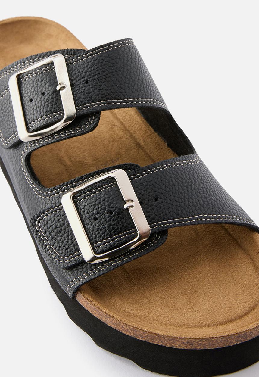 Cotton On - Rex flatform buckle slide - black pebbled pu