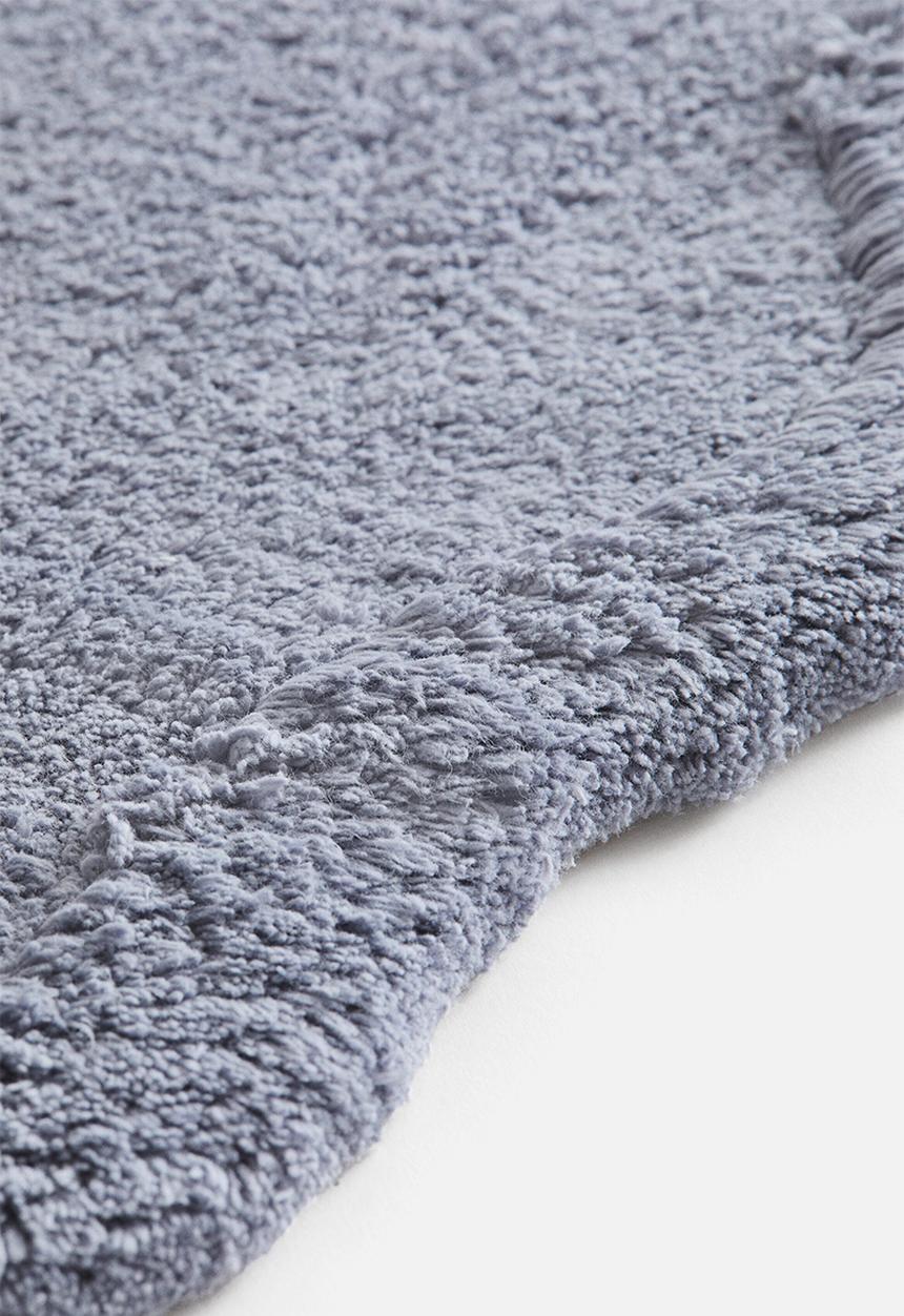 H&M - Tufted cotton bath mat - dusty blue