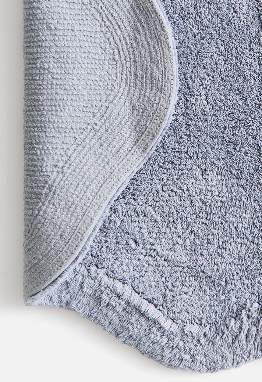 H&M - Tufted cotton bath mat - dusty blue