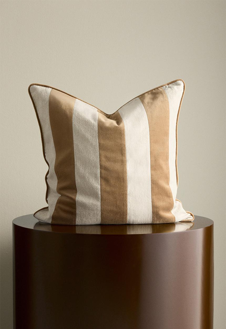H&M - Linen-blend cushion cover - light beige/brown striped