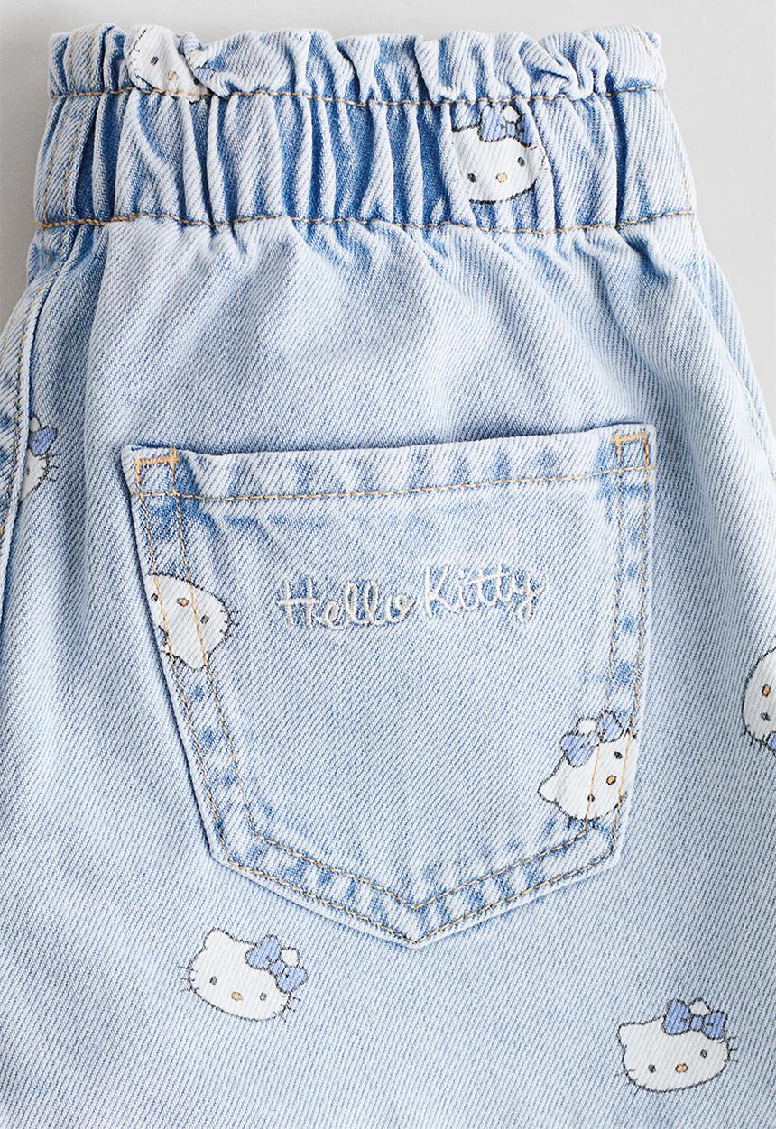 H&M - Loose fit denim shorts - pale denim blue/hello kitty