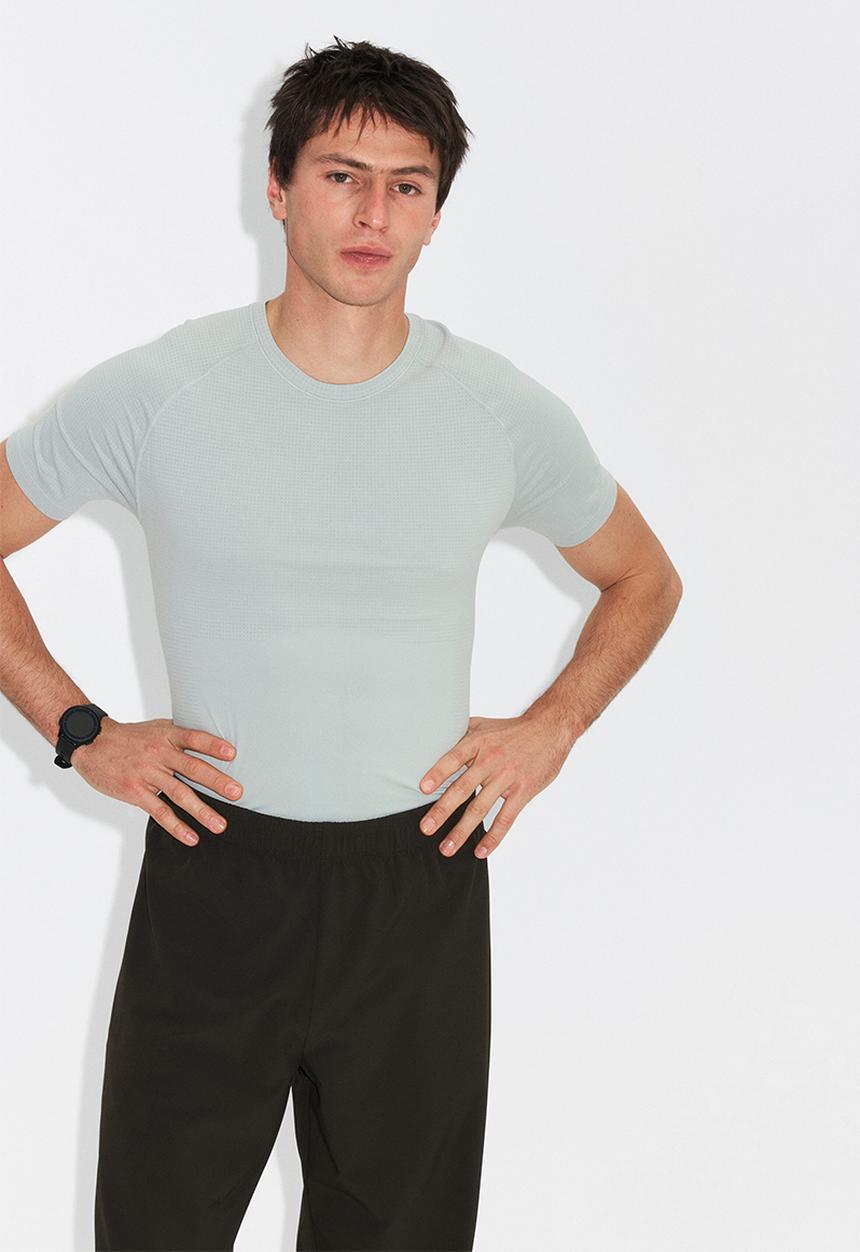 H&M - Muscle fit sports t-shirt with drymove™ - dusty mint