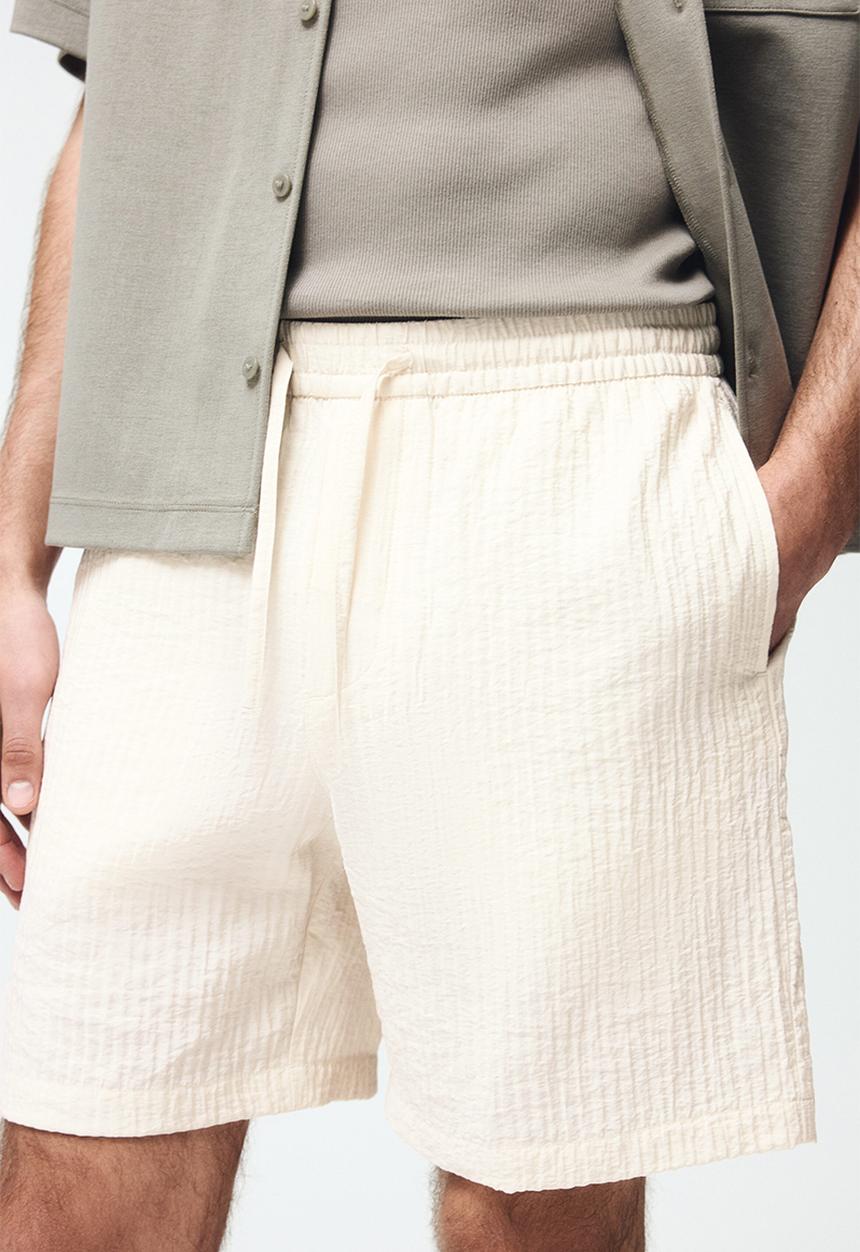 H&M - Relaxed fit textured shorts - white
