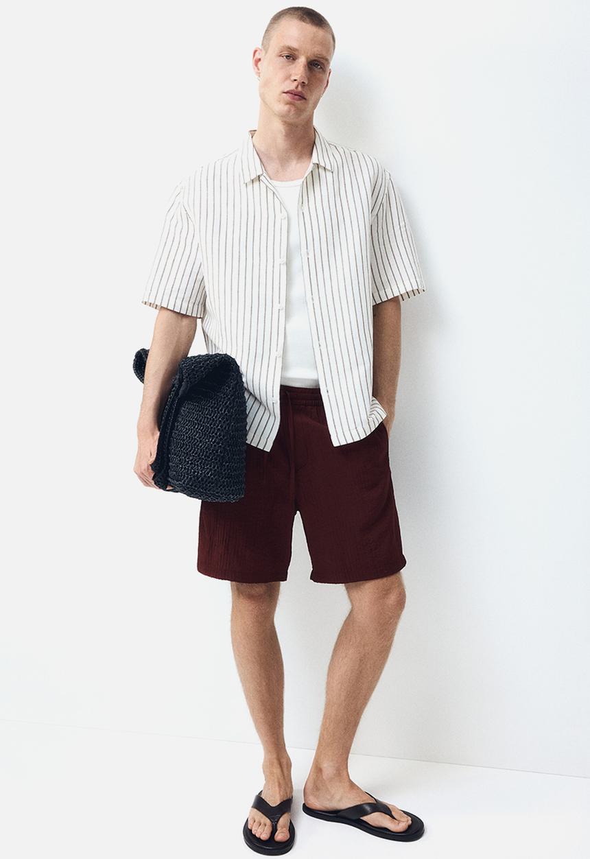 H&M - Relaxed fit textured shorts - burgundy