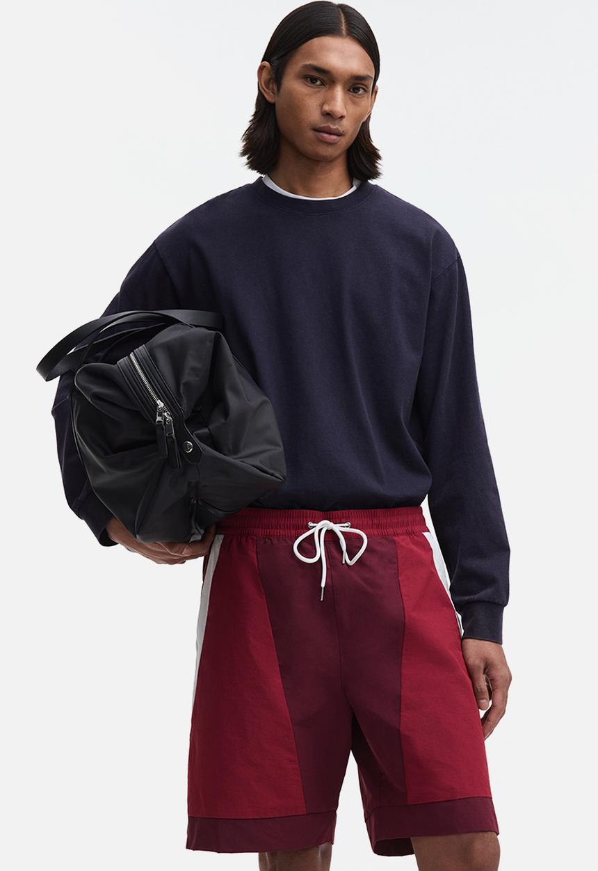 H&M - Loose fit track shorts - burgundy/colour block