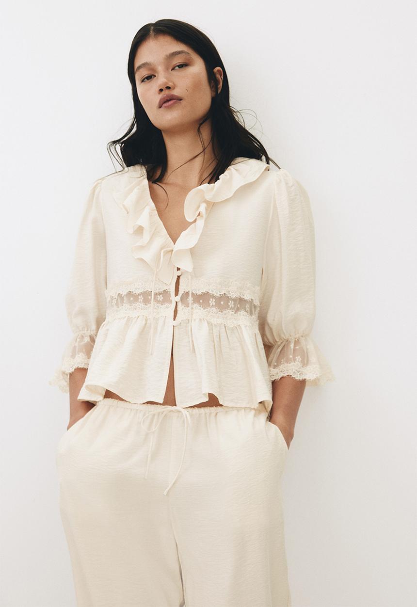 H&M - Lace-detail blouse - light beige