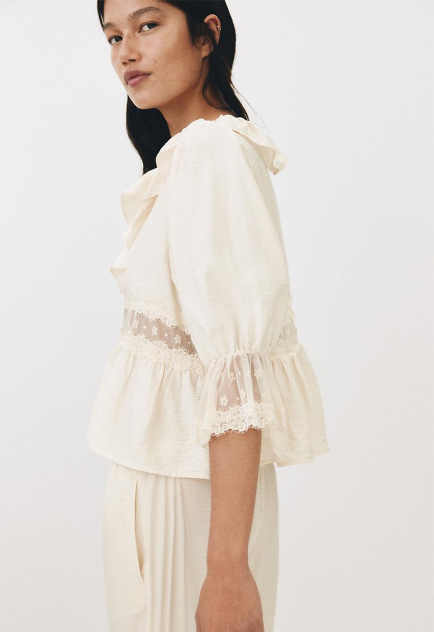 H&M - Lace-detail blouse - light beige
