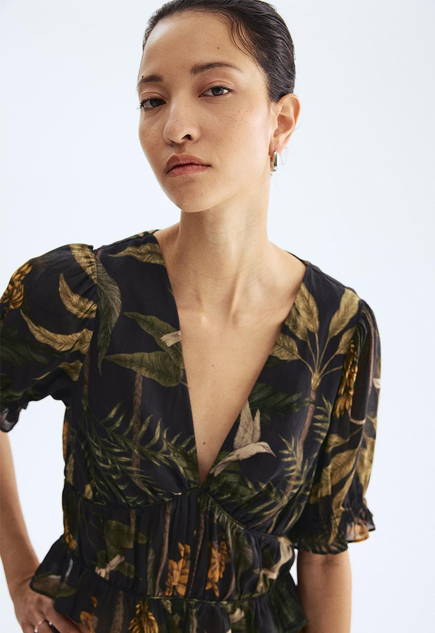 H&M - Viscose-blend gathered top - black/plants