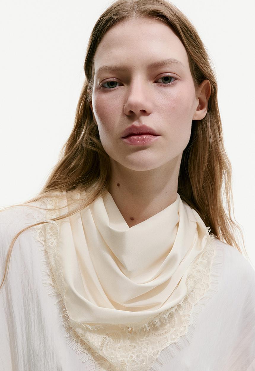H&M - Lace-trimmed triangle scarf - cream