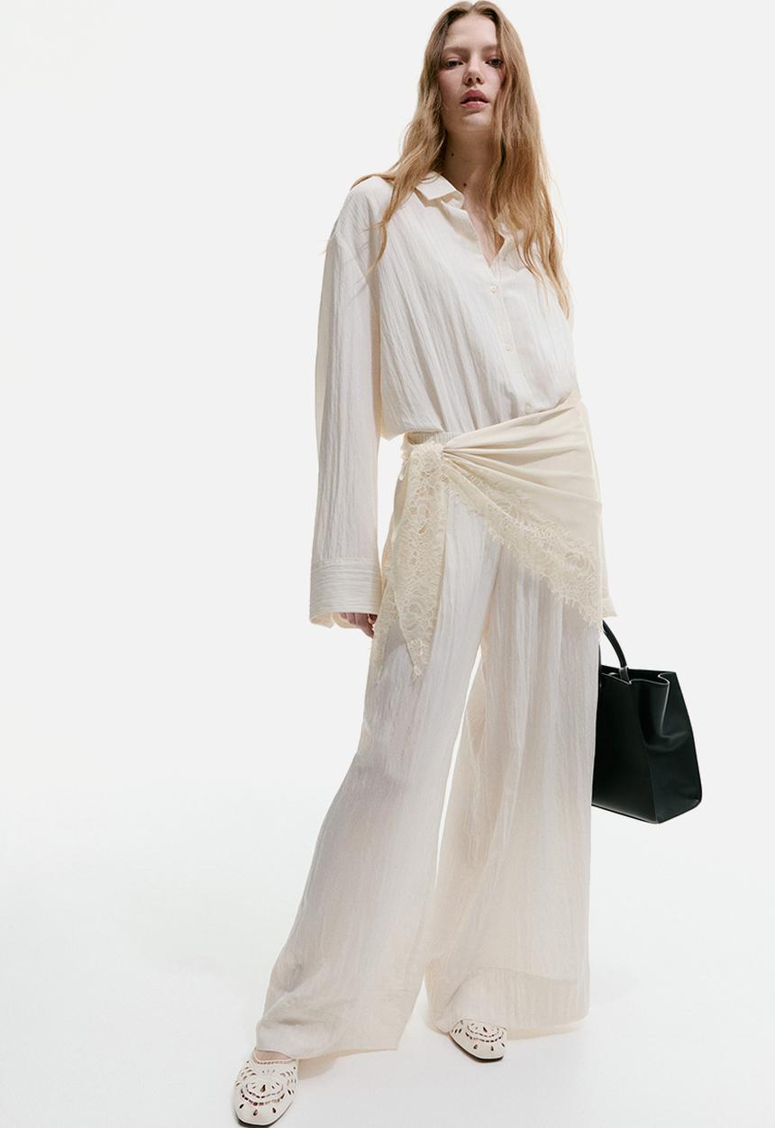 H&M - Lace-trimmed triangle scarf - cream