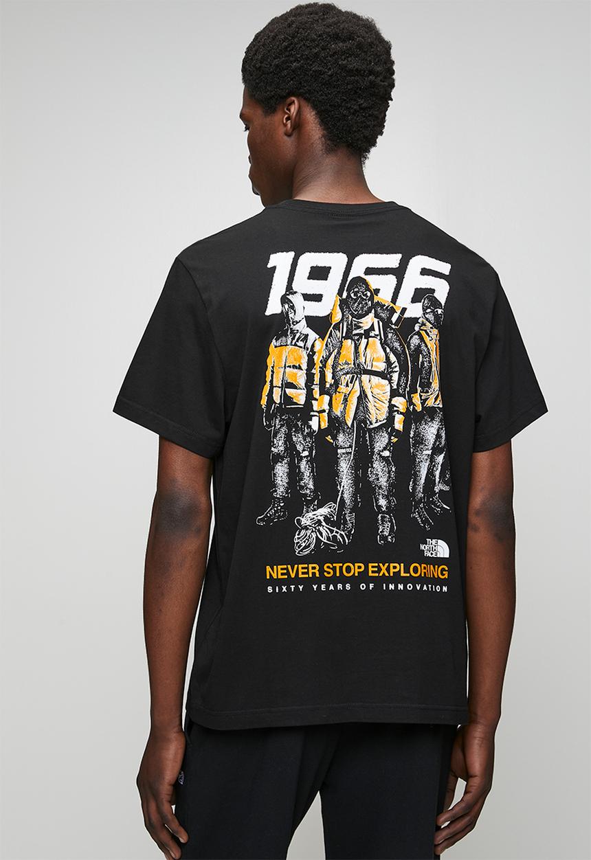 The North Face - SIXTY YEARS OF INNOVATION SHORT SLEEVE TEE - TNF BLACK