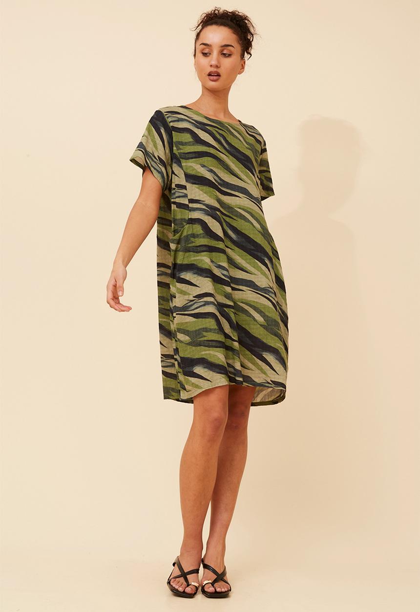 Izabel London - S/S Crew Neck Easy Wearing Dress Witb Side Entry Pockets - Green