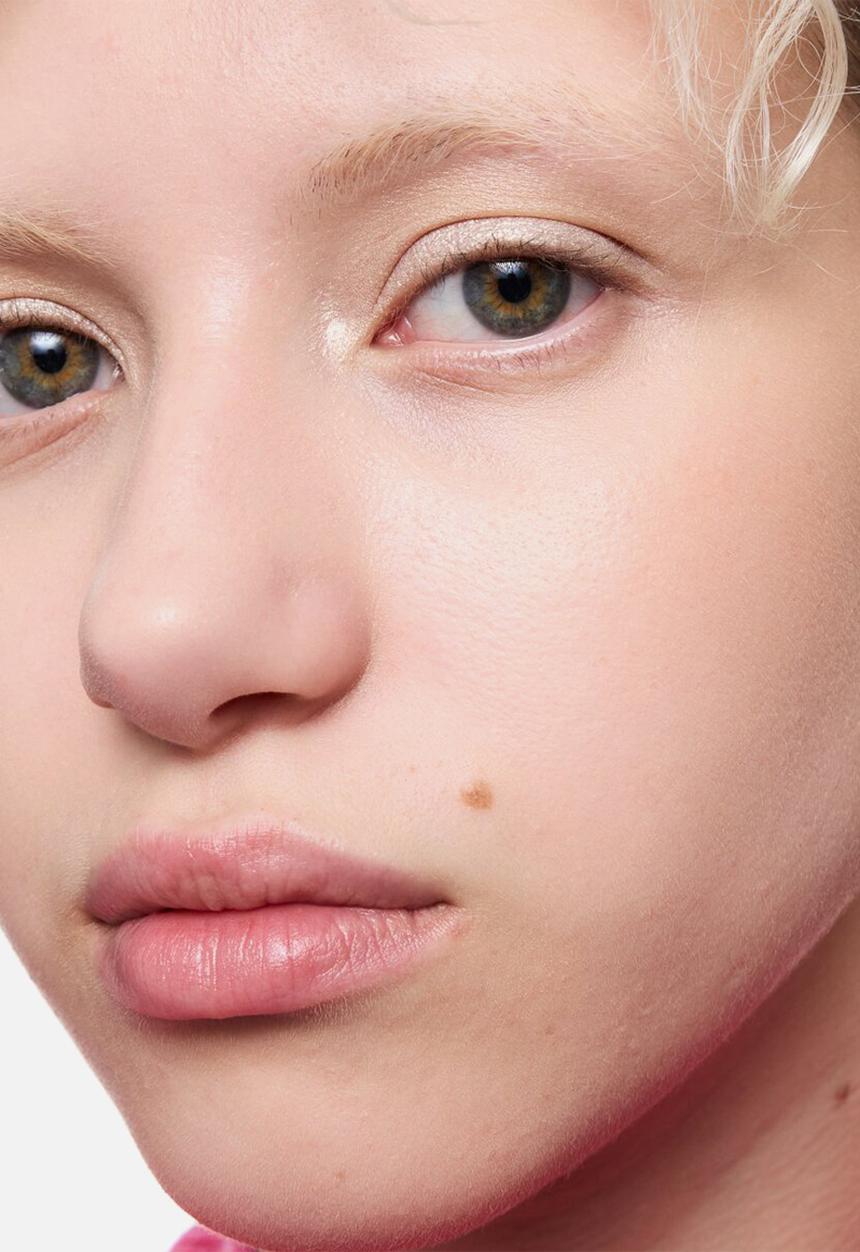 essence - BLUR NUDE eyeshadow stick - 05 Oat Milk Glow