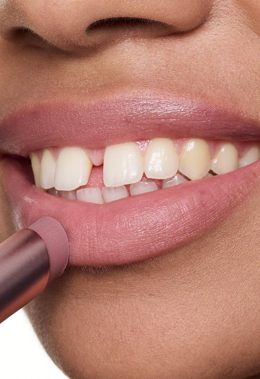 essence - BLUR soufflé sheer nude lip balm - 04 Nude Mauve