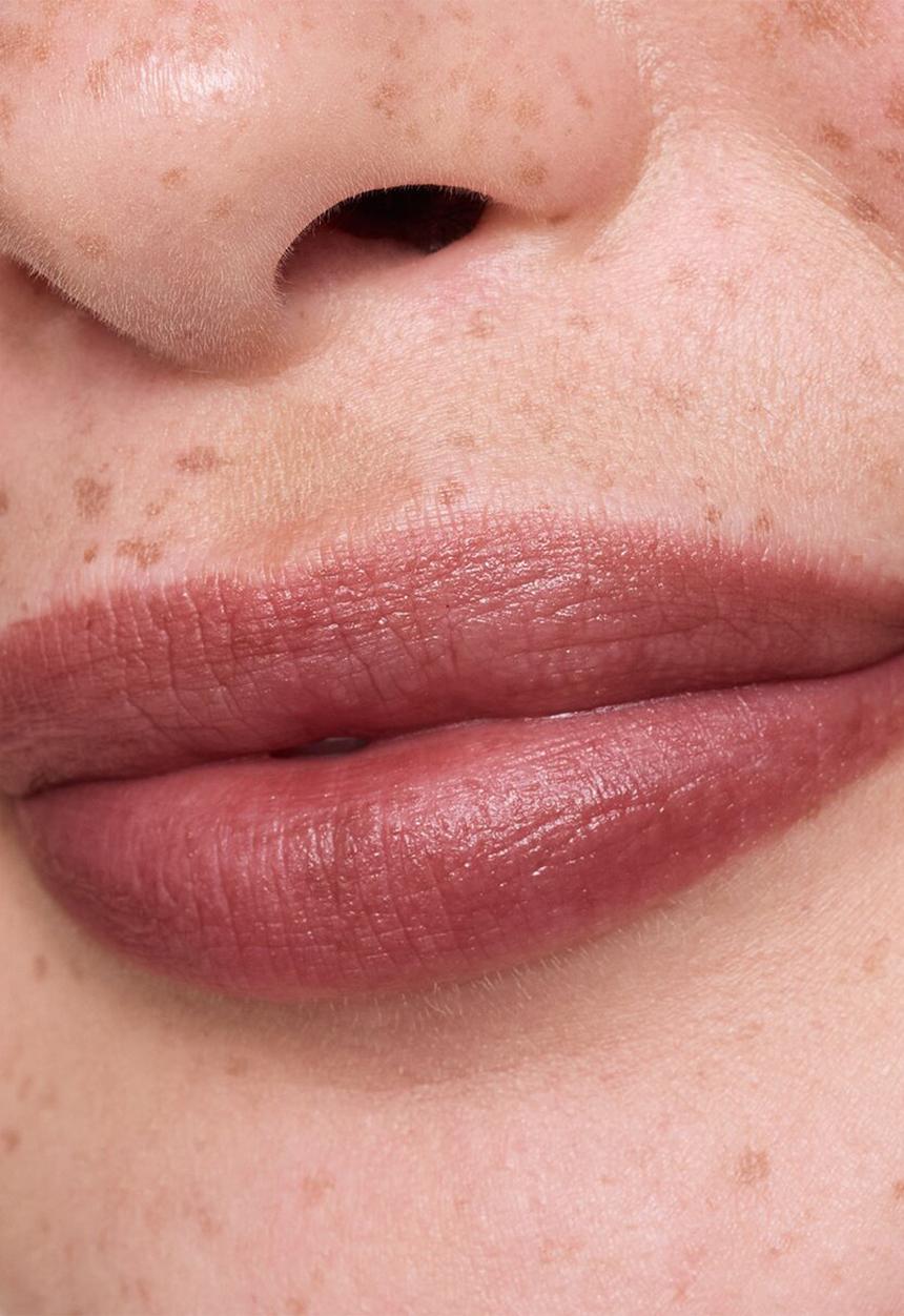 essence - BLUR soufflé sheer nude lip balm - 06 Nude Cocoa